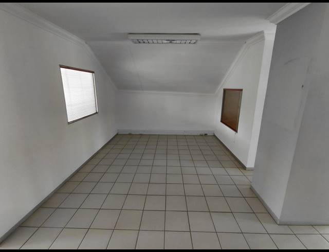 89M² OFFICE TO LET IN FOURWAYS